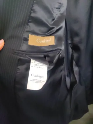 Completo uomo blu scuro a righe sottili bianche