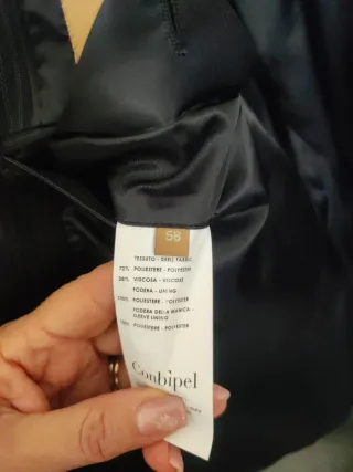 Completo uomo blu scuro a righe sottili bianche