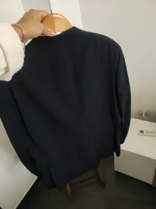 Completo uomo blu scuro a righe sottili bianche