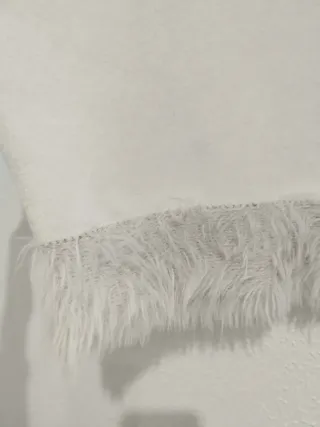 Jersey Fiona blanco  con efecto  plumas