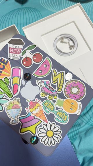 iPad 10ª Gen 64GB Azul + Funda + USB + protector