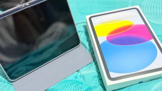 iPad 10ª Gen 64GB Azul + Funda + USB + protector