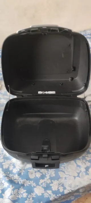 Baúl para moto SHAD