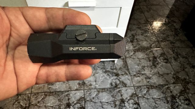 Linterna Táctica Inforce WILD2 1000 Lúmenes