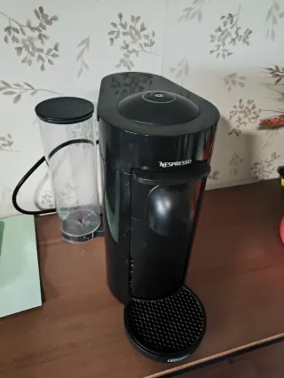 Cafetera Nespresso Negra