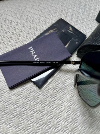 Elegantes gafas de sol Prada polarizadas. Nuevas,