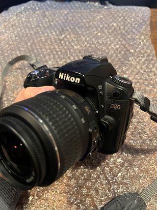 Nikon D90 con obiettivo 18-55 VR