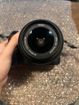 Nikon D90 con obiettivo 18-55 VR