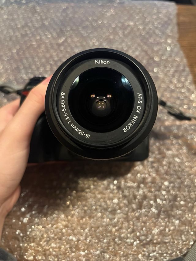 Nikon D90 con obiettivo 18-55 VR