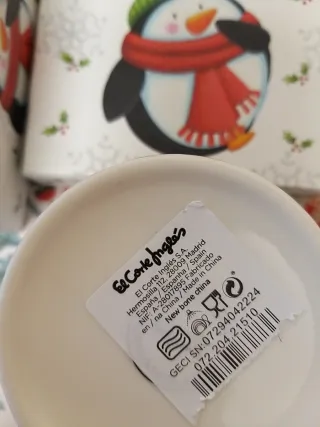 Taza de porcelana con pingüino navideño