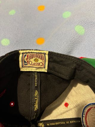 Chapéu Cap NBA Detroit Pistons Preto Vermelho