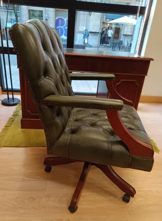 Silla de oficina de cuero verde