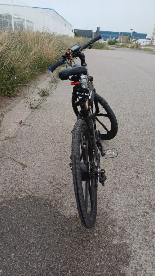 Bicicleta electrica plegable negra