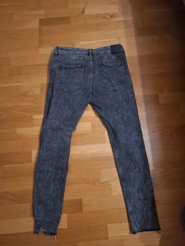 Pantalones Bershka negros grises desgastados