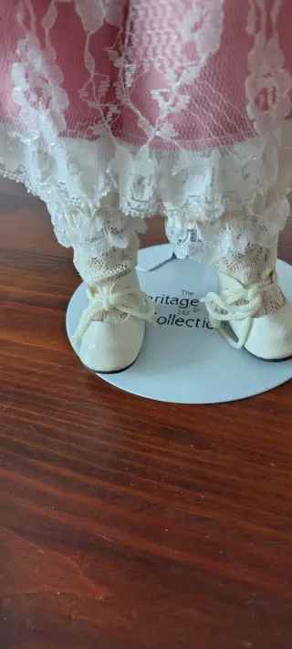 Bambola da collezione in porcellana