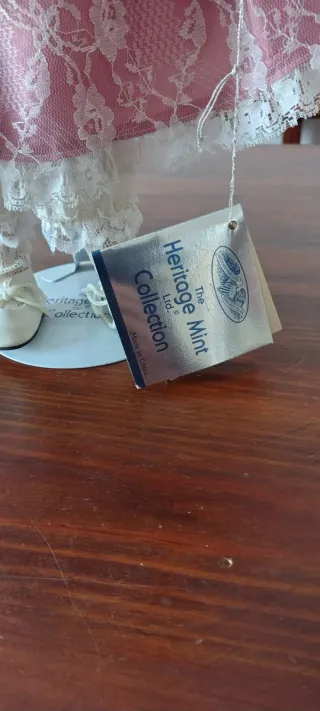 Bambola da collezione in porcellana