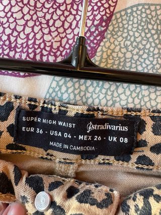 Pantalones de estampado animal print