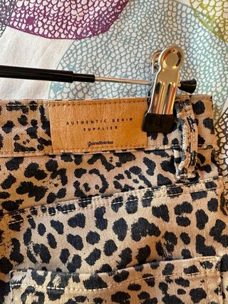 Pantalones de estampado animal print