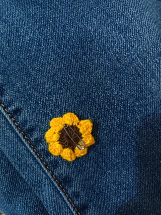 Spilla uncinetto fiore giallo e marrone