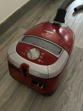 Aspiradora Miele Parkett & Co 5000 Roja