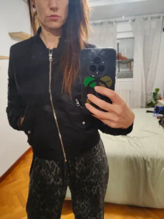 Cazadora bomber negra