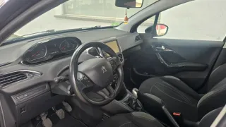 Peugeot 208 2014