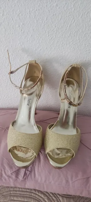 Tacones dorados fiesta talla 39