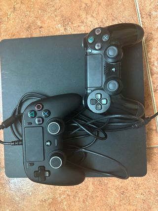 PS4 (PlayStation 4) Negra + 2 Mandos y Juegos