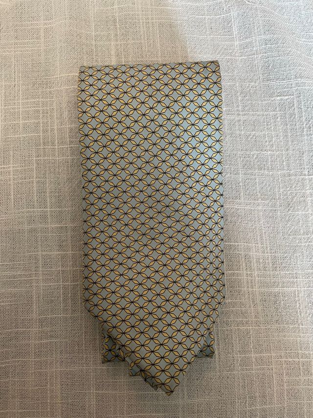 Corbata Celeste con Diseño Geométrico