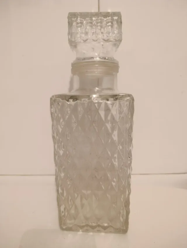 Botella de vidrio con tapa