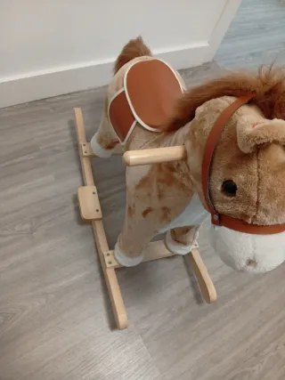 Caballito de madera con sonido