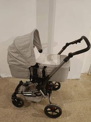 Carro de bebé gris marca Jané