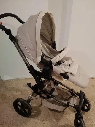 Carro de bebé gris marca Jané