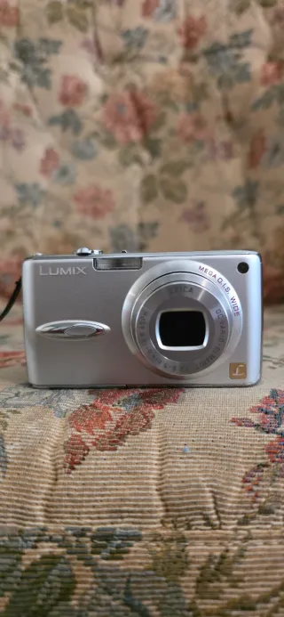 Panasonic Lumix FX01 Argento
