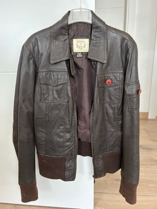 Cazadora de cuero marrón