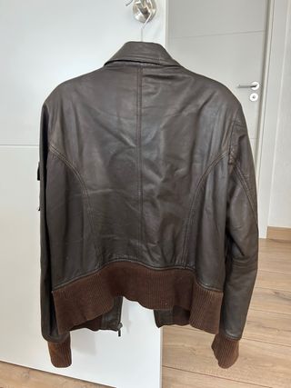 Cazadora de cuero marrón