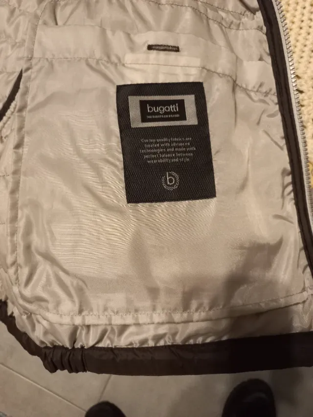 Chaqueta Bugatti gris acolchada