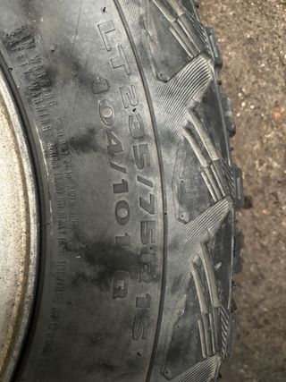 Neumáticos 4x4 235/75R15