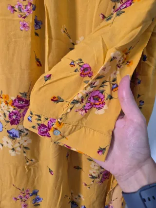 Camisa floral amarilla Stradivarius Talla L