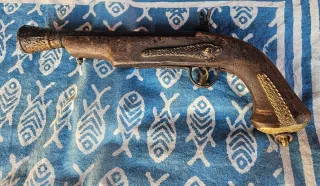 Pistola antigua madera y metal decorativa