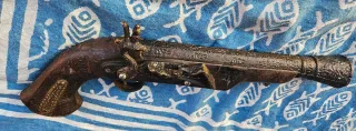 Pistola antigua madera y metal decorativa