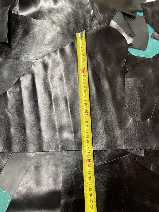 SET A: Lotto ritagli pelle nero