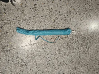 Sombrilla de playa azul