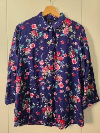 Camisa floral azul talla L Stradivarius