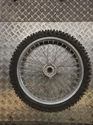 Llanta 80/100-21 51m completa para motocross usada