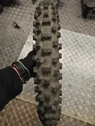 Llanta 80/100-21 51m completa para motocross usada