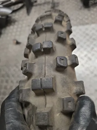 Llanta 80/100-21 51m completa para motocross usada