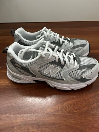 New Balance 530 gris y blanco