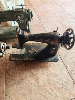 Máquina de coser antigua y motor