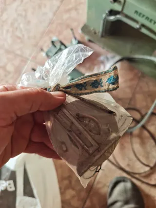 Máquina de coser antigua y motor